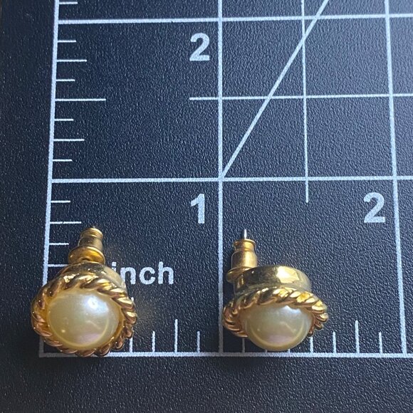 KJL Kenneth J Lane Gold Tone Faux Pearl Stud Earrings Rope Twist Domed Vintage - Picture 3 of 11